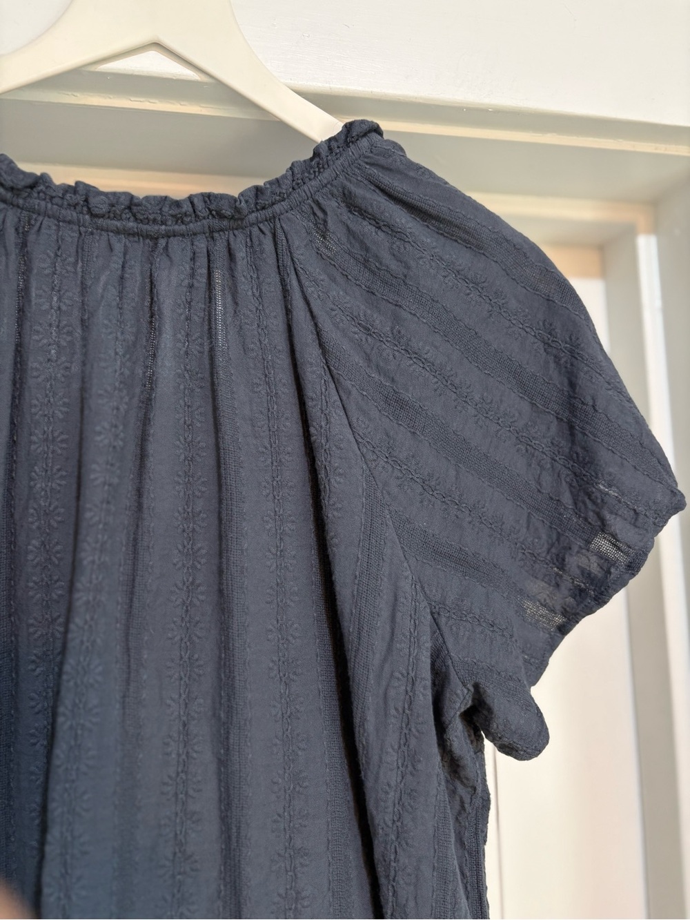 Marine Layer Lana Textured Cotton Navy Floral Split Neck Flutter Sleeve Top Sm - Picture 7 of 11